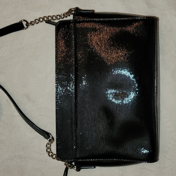 Kate Spade bag crossbody black patent leather gold trim and chain - Picture 6 of 9